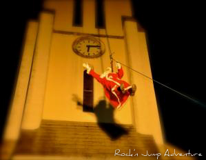 animations de noël pere noel tyrolienne descente en rappel