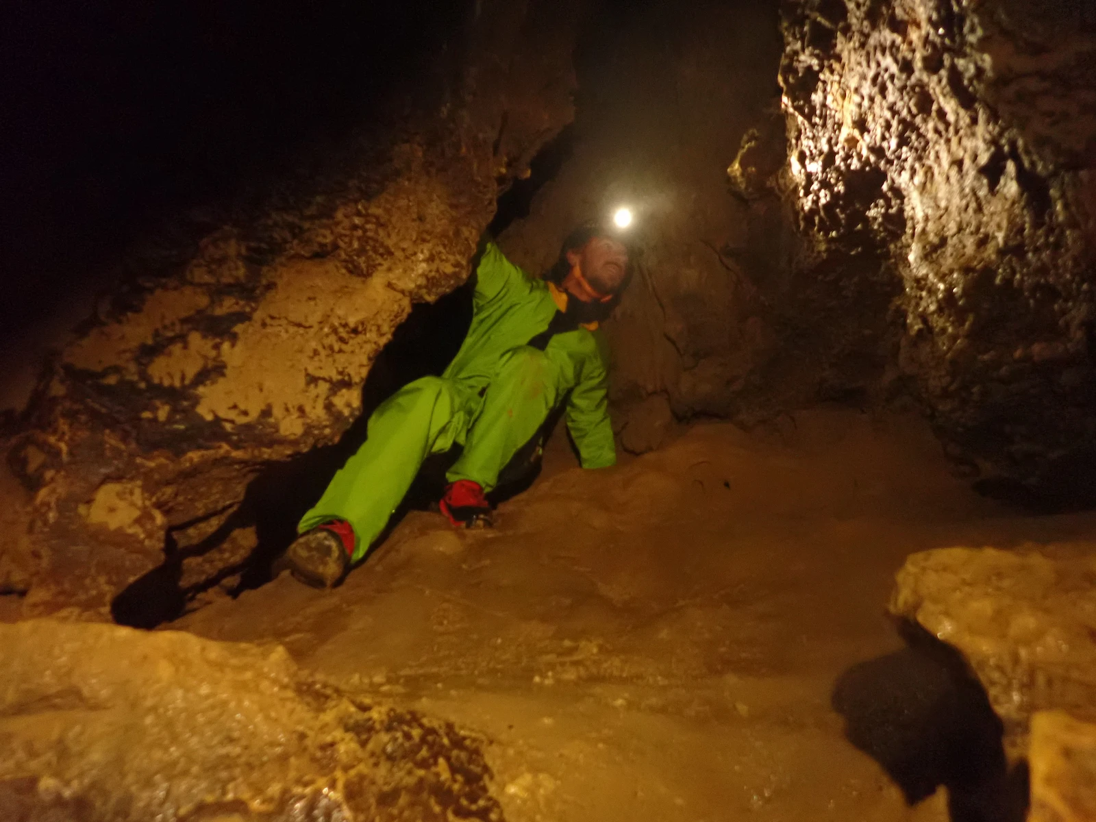 Spéléologie en famille dans le Jura, à la Grotte de la Pontoise