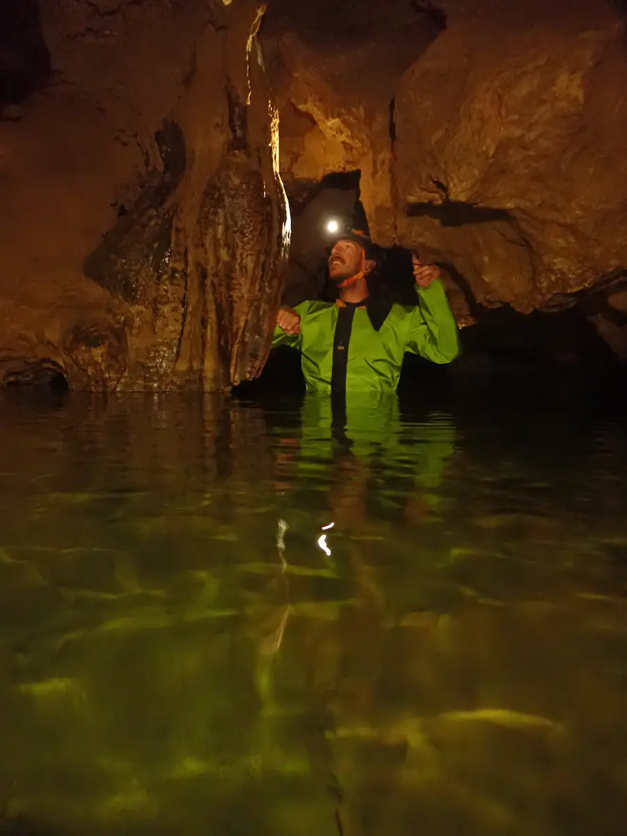 Spéléologie aquatique dans le Jura au Lac de Vouglans